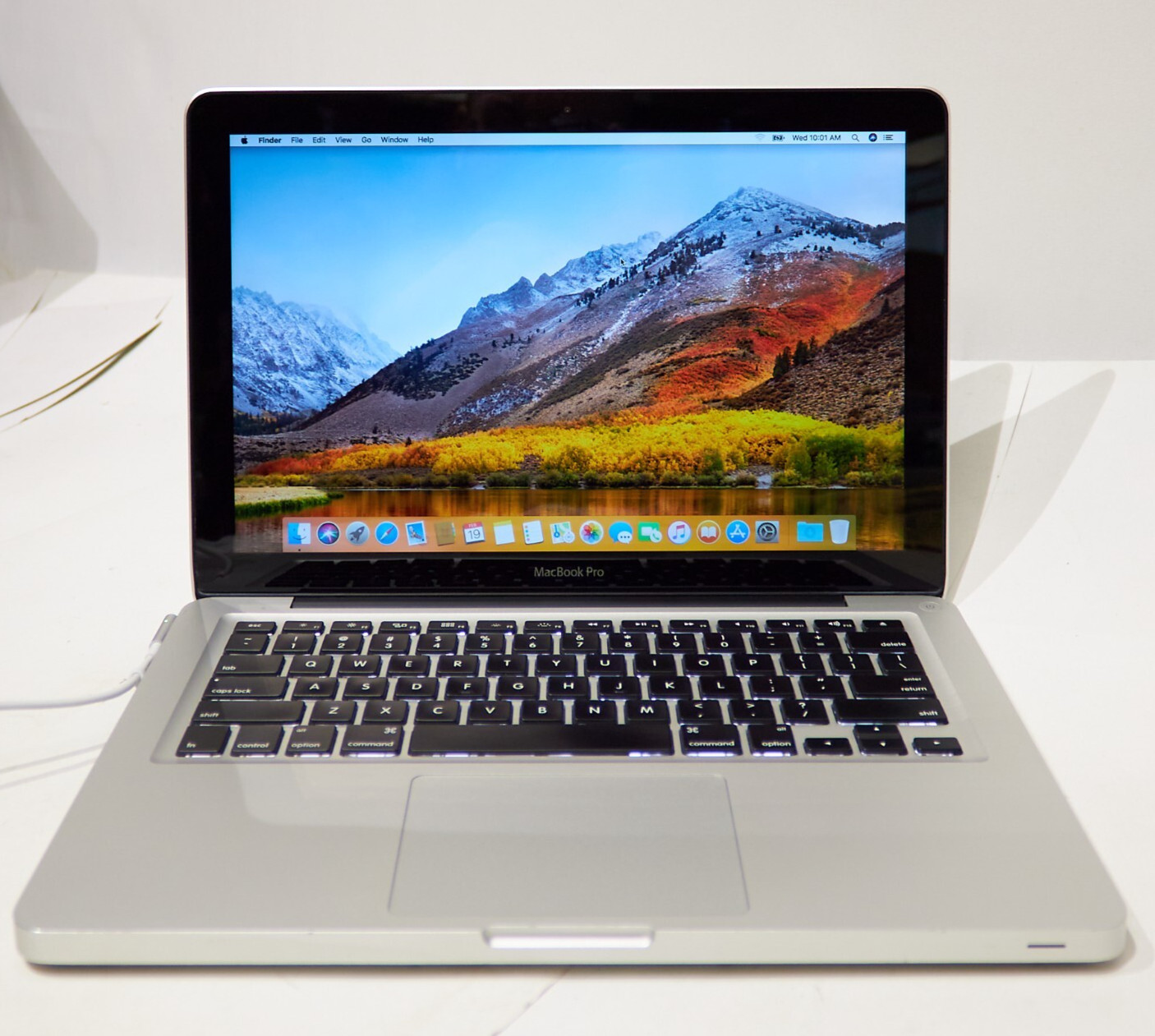 MacBook Pro A1278, 2.5 GHz Core i5, 8 GB Ram, 250 GB HDD, MD101LL/A (2012) -good