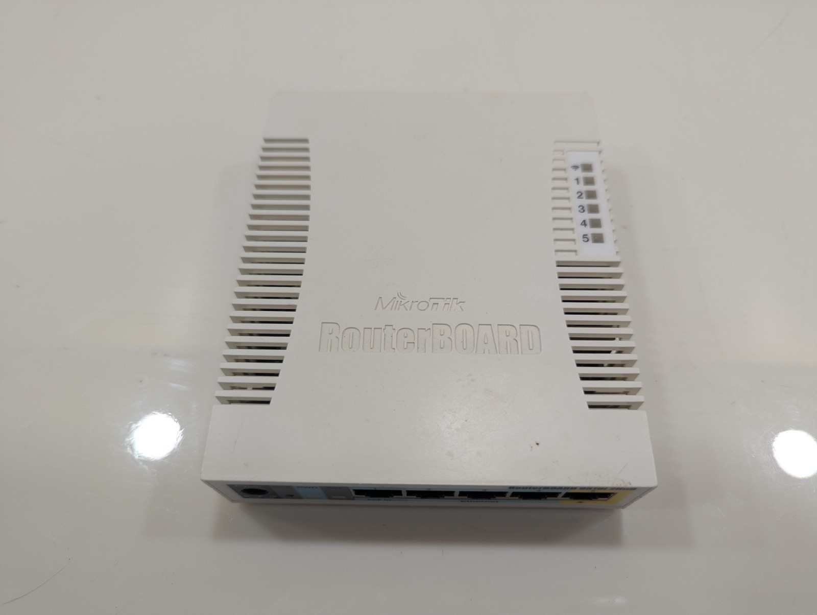 Mikrotik Routerboard RB951Ui-2HnD Router and Access Point
