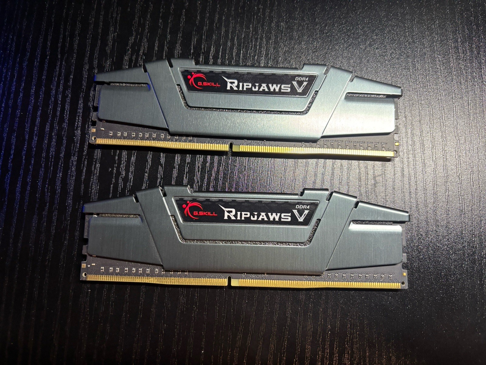 G. Skill Ripjaws V series 2x8GB DDR4-3200 CL 16-18-18-38