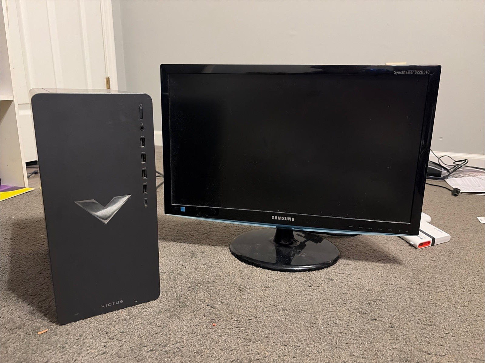 HP Victus 15L Gaming Desktop Tower With A Samsung Syncmaster S22B310