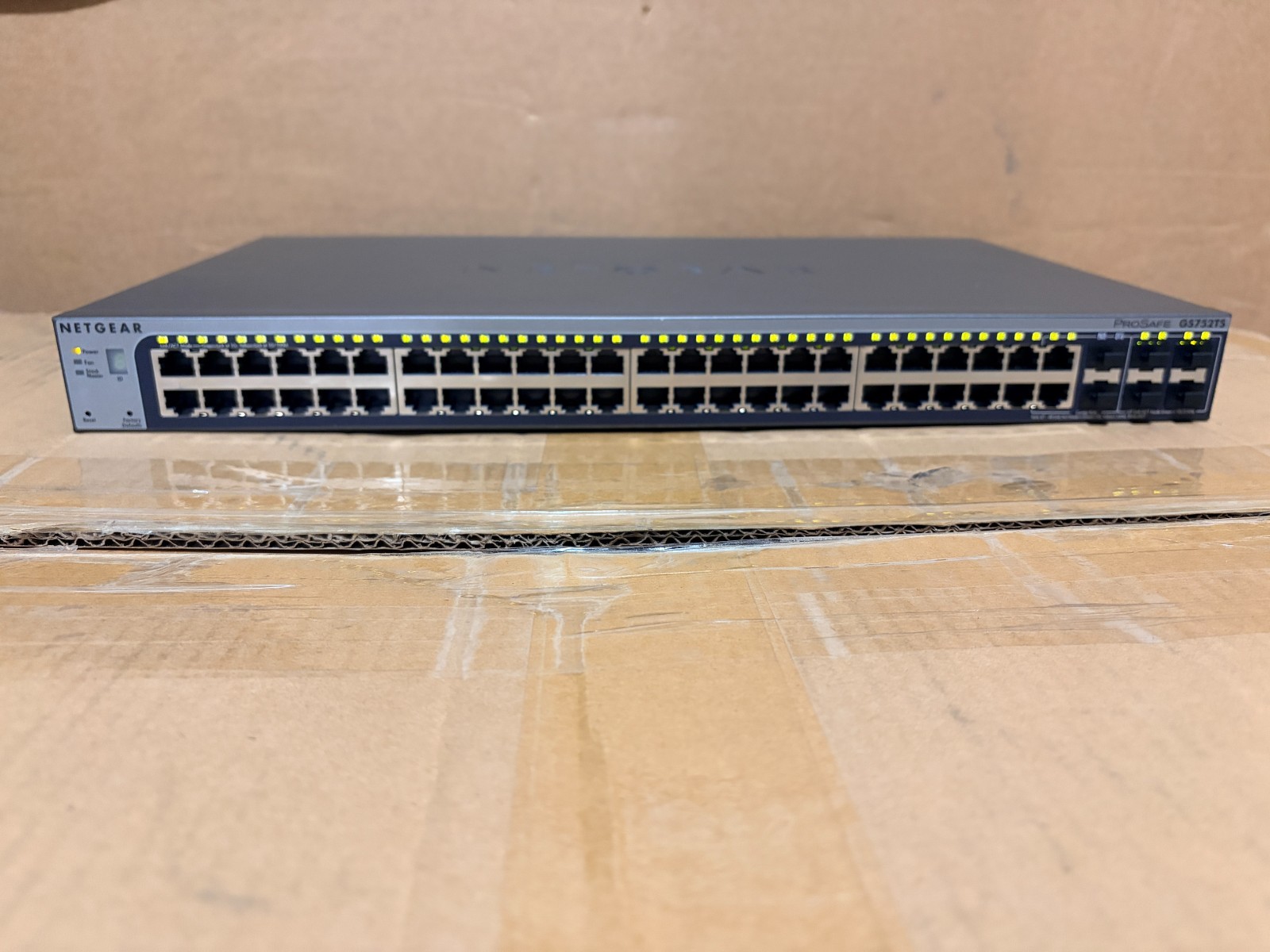 Netgear ProSafe GS752TSB 48-Port Gigabit Smart Managed Switch 4 SFP NEW, NO BOX