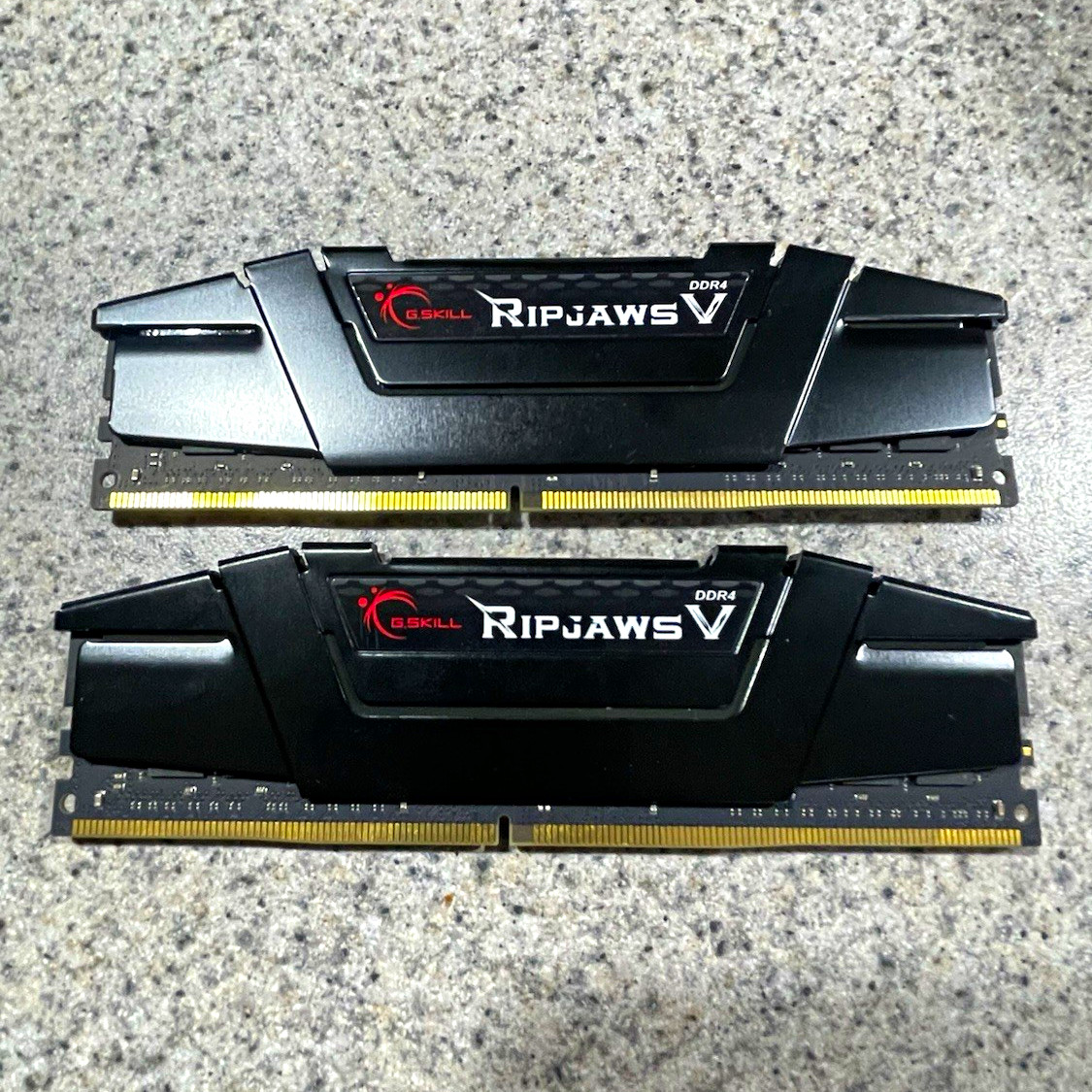 G.SKILL Ripjaws V 32GB (2x16GB) DDR4-3200 DIMM Intel XMP 2.0 F4-3200C16D-32GVK