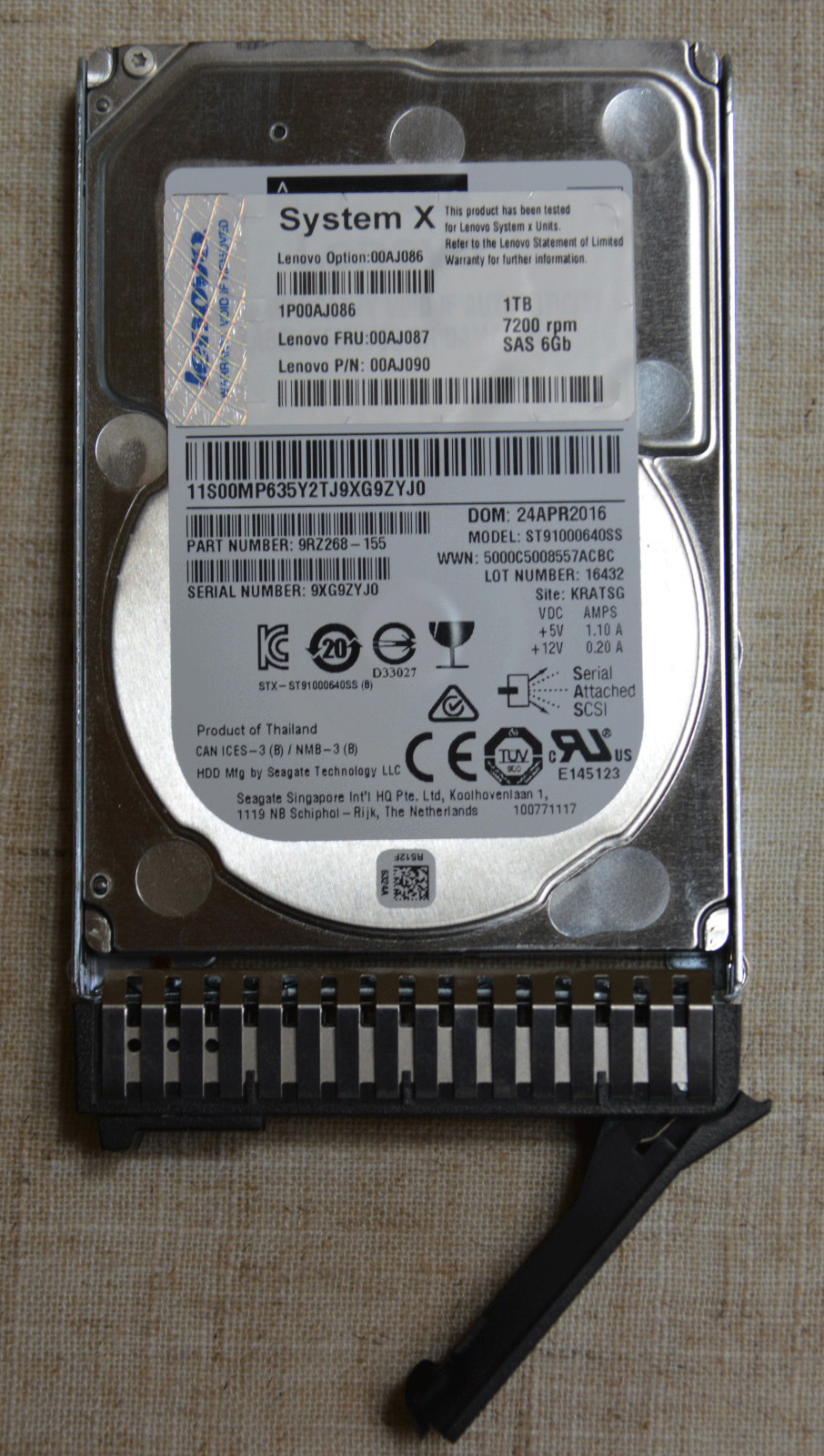 Lenovo System X SAS Hard Drive 00AJ086