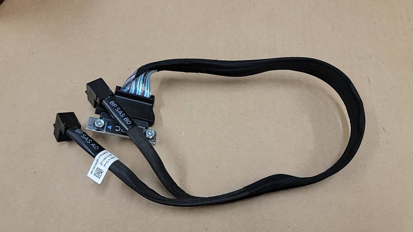 Dell 8Y2C8 PowerEdge R640 10x 2.5” BP to Mini Mono RAID Cable
