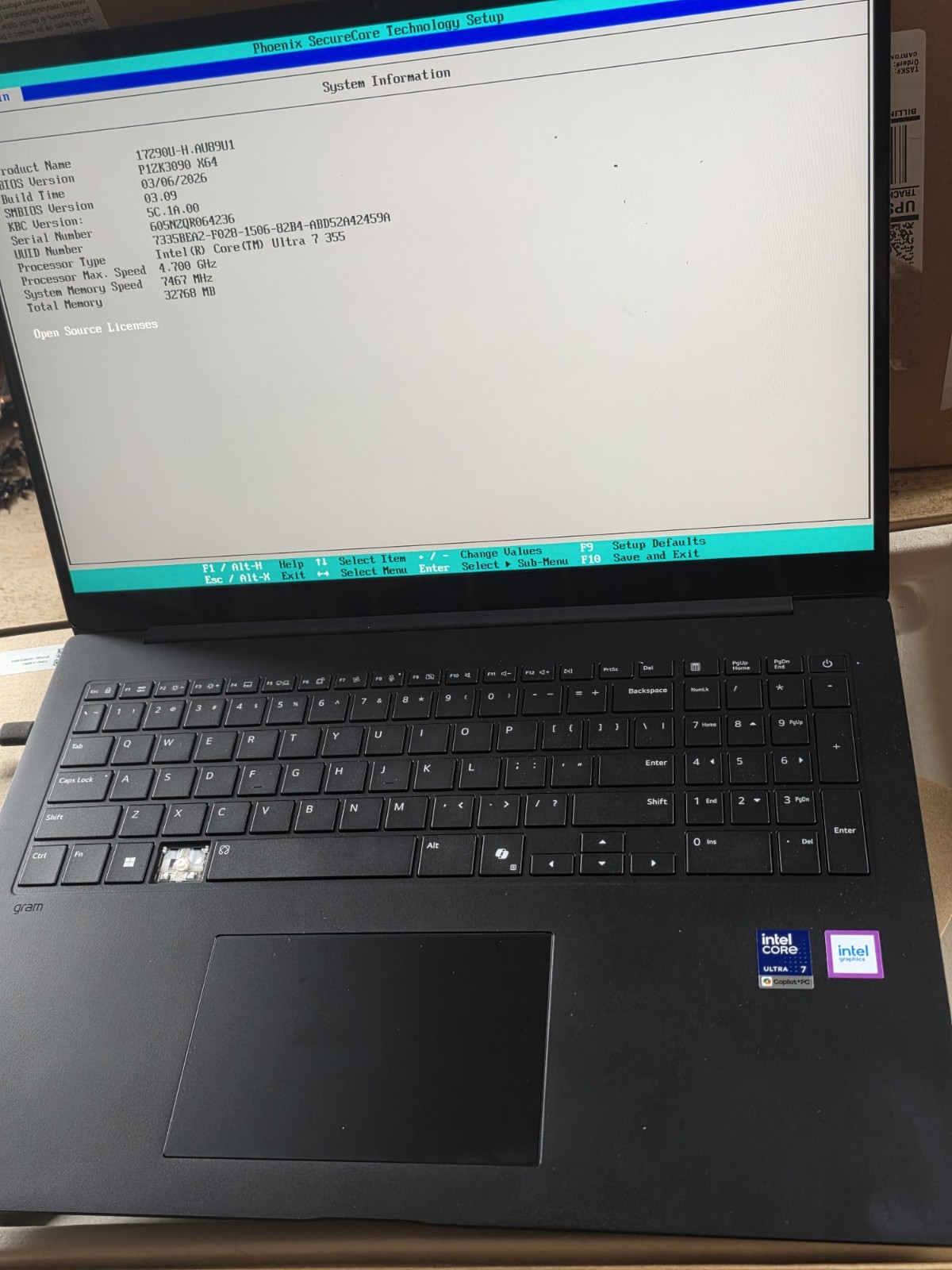 LG gram Pro 17-inch Copilot+ PC, Windows 11 Home, Light 17Z90U-H.AU89U1 Key