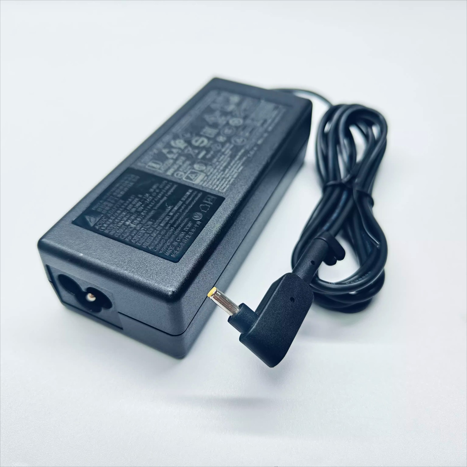 Brand New Original DELTA 19V 3.42A 65W 50-60Hz Power Adapter ADP-65DE B