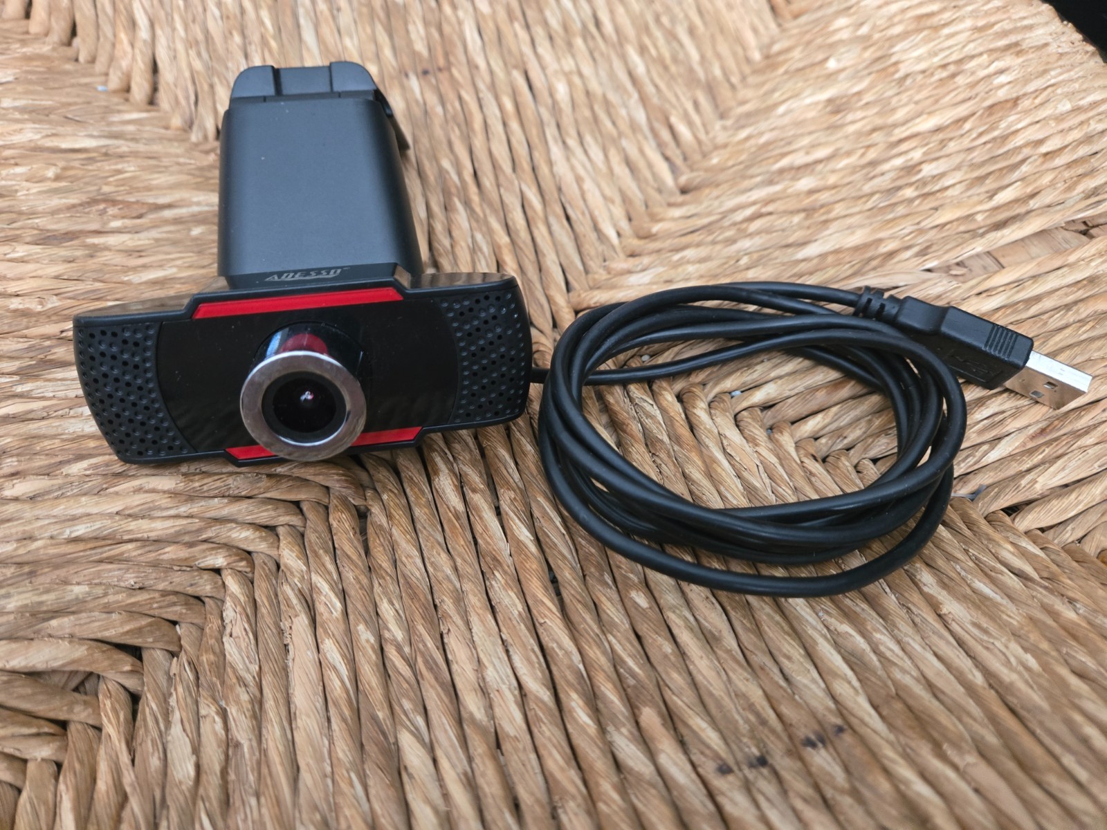 Adesso CyberTrack H3 720p USB Webcam with Built-in Microphone