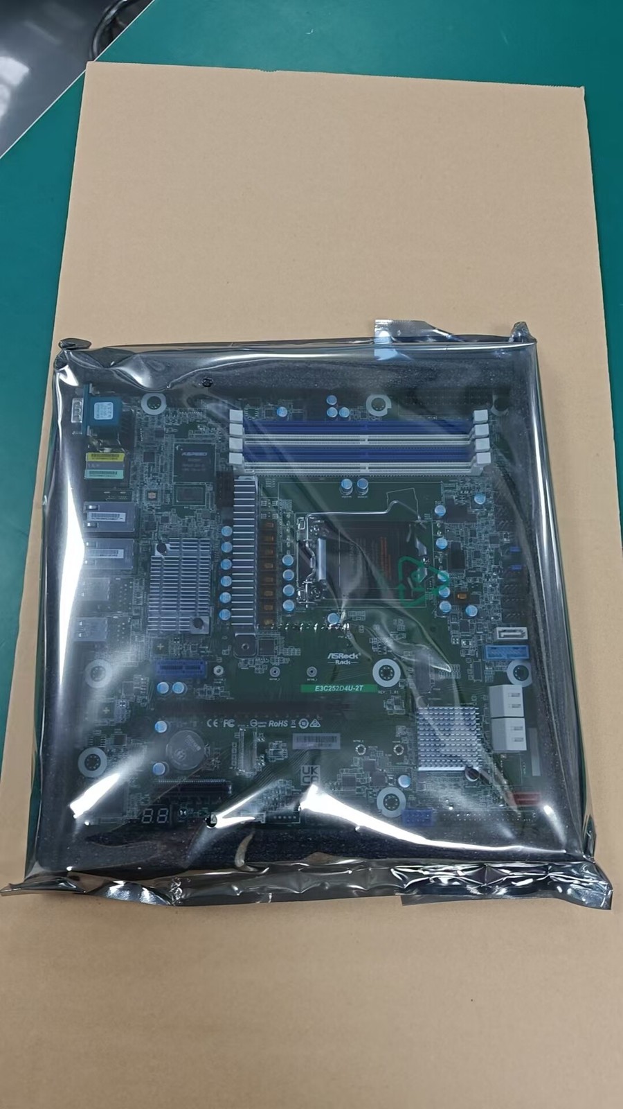 ASROCK RACK E3C252D4U-2T main board C252 chip supports E-23XX spot AST2500 BMC