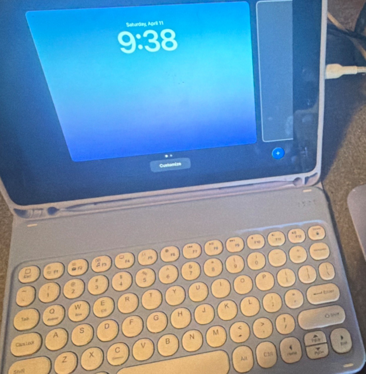 Ipad, bluetooth keyboard and bluetooth mouse 300 for all
