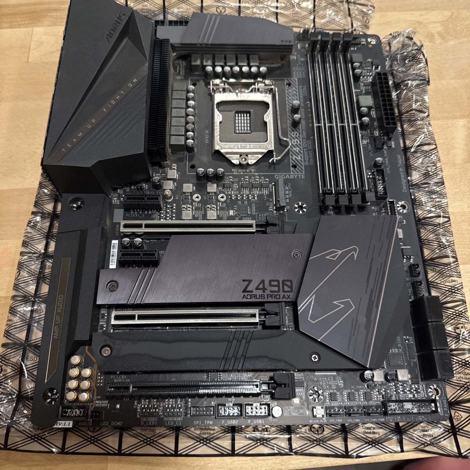 GIGABYTE Z490 AORUS PRO AX ATX Intel LGA1200 DDR4 HDMI M.2 4DIMM