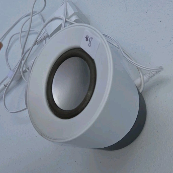 Logitech Z50 Wired Computer Speaker 1.0 Channel Cylindrical White/Black Type A