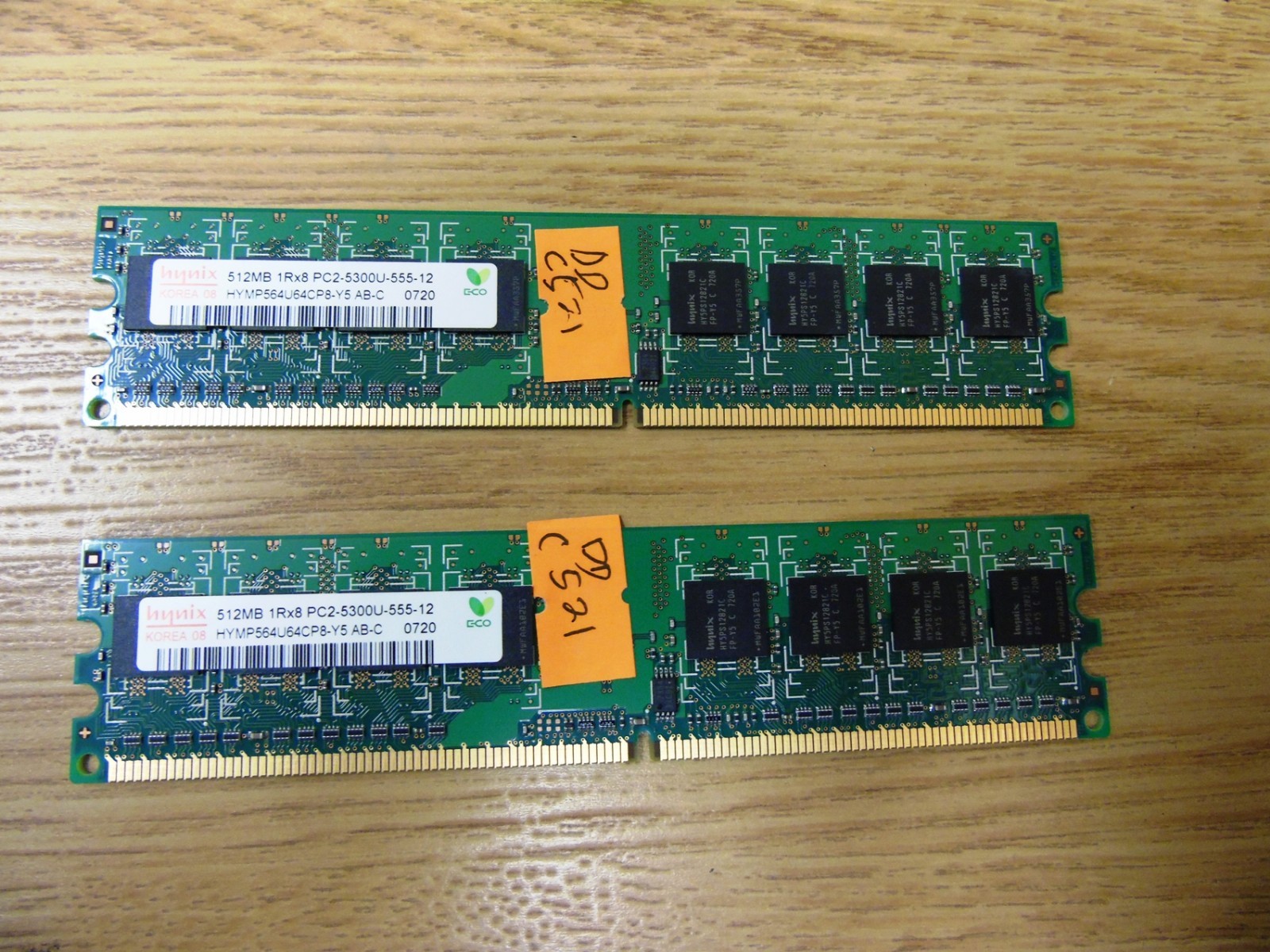 Dell C521 Hynix 1GB (2 pcs) DDR2 PC2-5300U 667MHz 240-Pin HYMP564U64CP8-Y5 AB-C