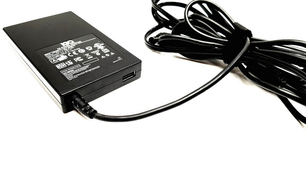 Universal AC Power Adapter 90W 19.5V USB Output Model 6630096-0100 A090A039L