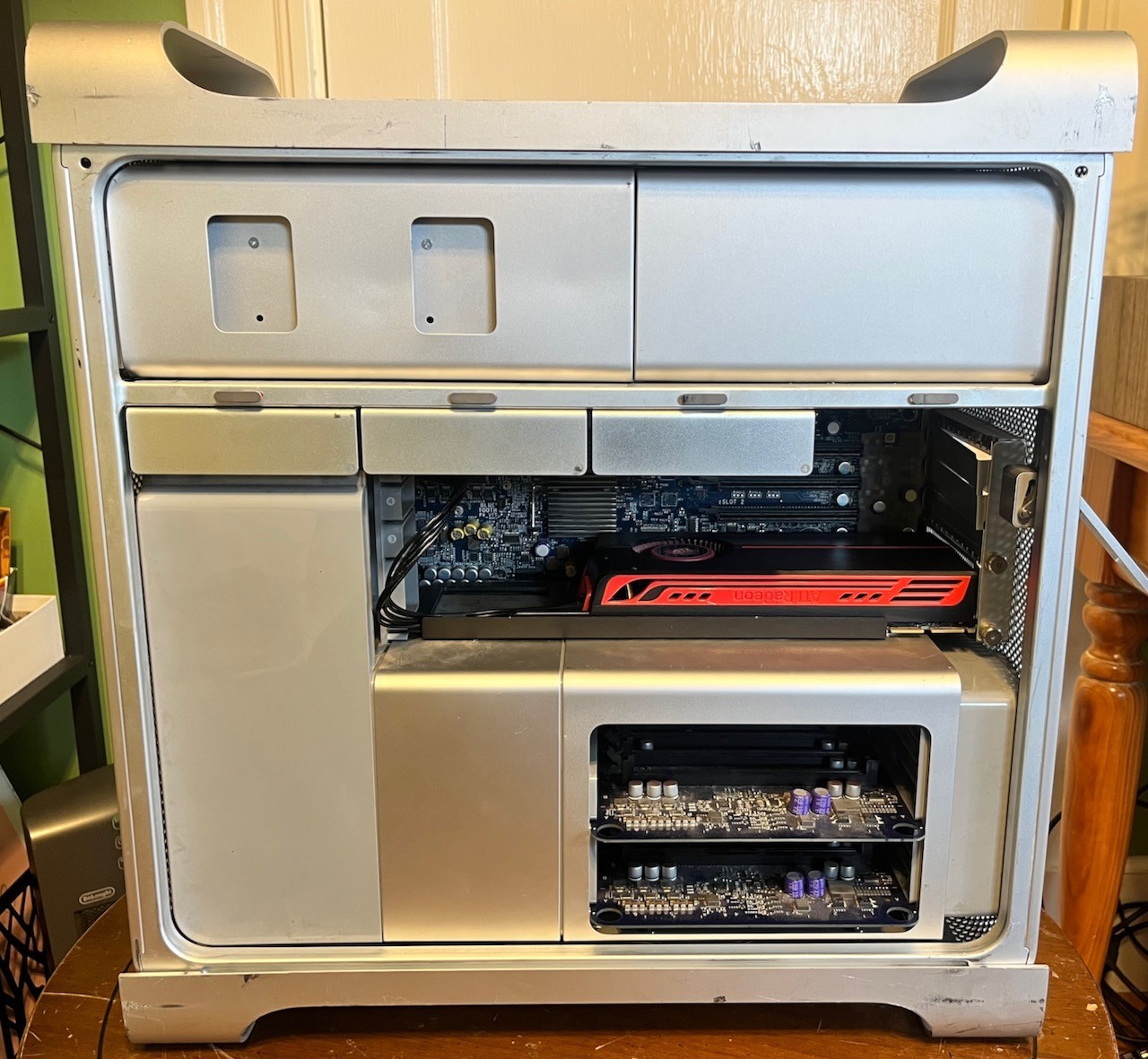 Apple MacPro 1,1 Quad Core - 2.0GHz - 2GB RAM 250GB HDD - Mac OS 10.6 🍎➕🍏