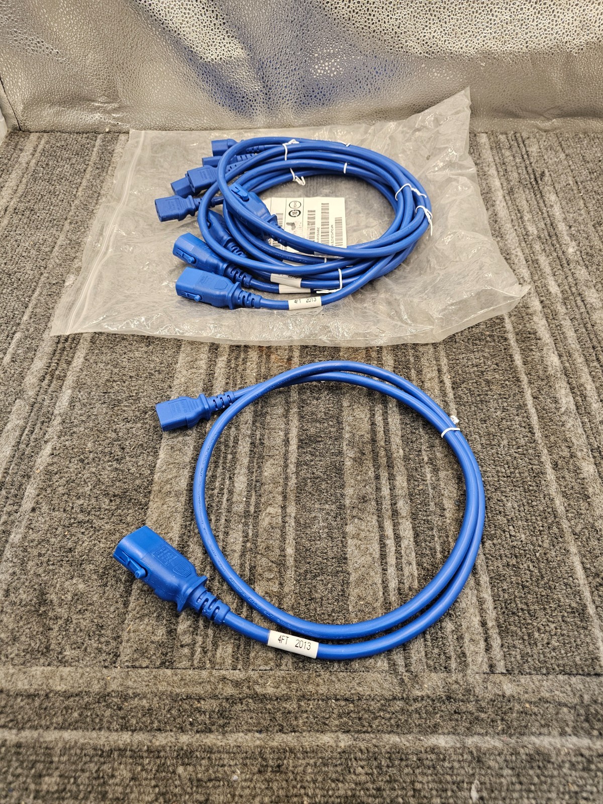 (QTY 6) Raritan SLC14C13-4FTK2-6PK Locking Power Cable 4ft IEC C13 to IEC C14