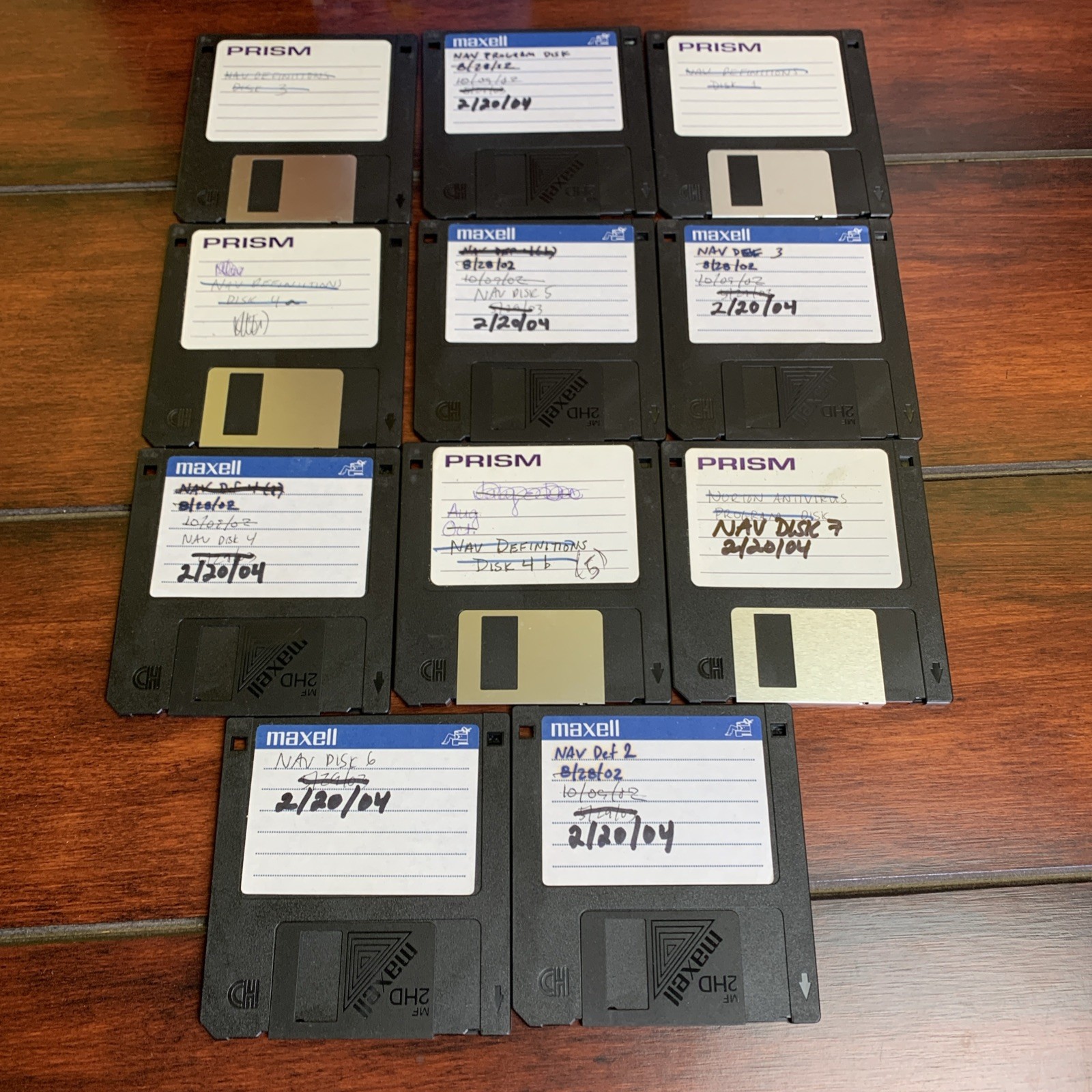 LOT OF 11 3.5" 1.44 MB High-Density Floppy Disks Black Maxell