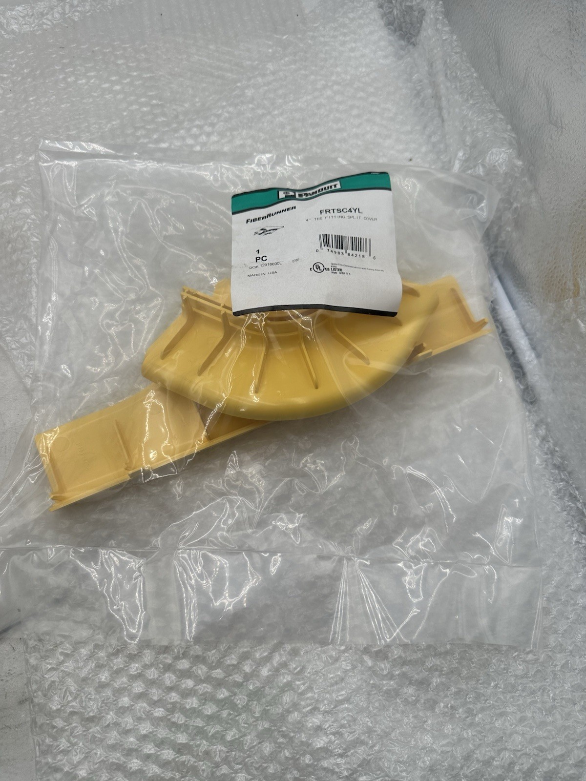 PANDUIT / FRTSC4YL / 4"  Tee Fitting Split Cover FIBER RUNNER