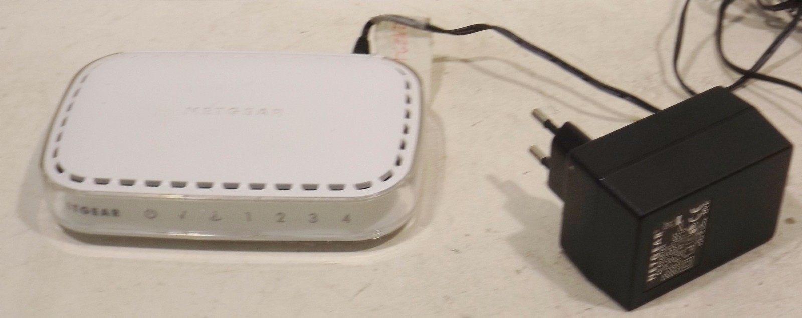 Netgear RP614 V4 White Router with Power Supply