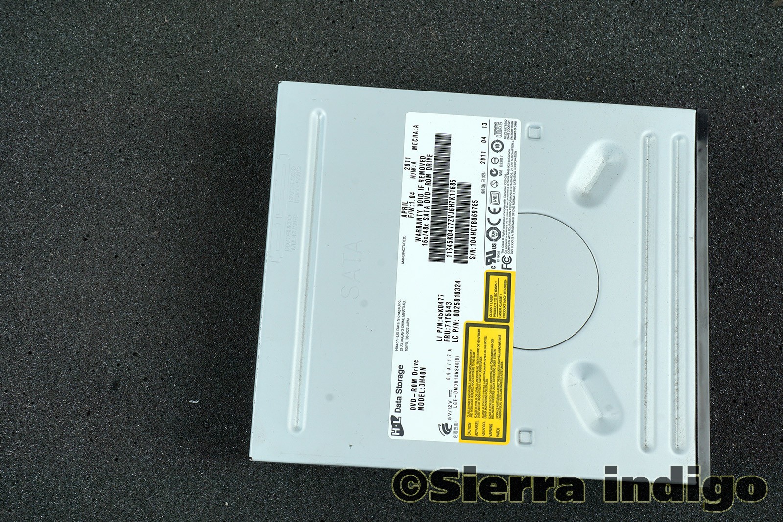 Hitachi DH40N Black SATA DVD-ROM Disk Drive