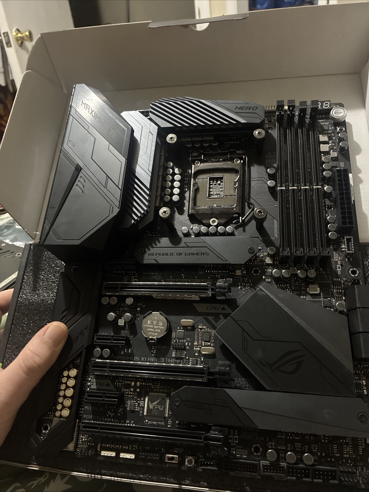 ASUS ROG Maximus XI Hero Wi-Fi Motherboard