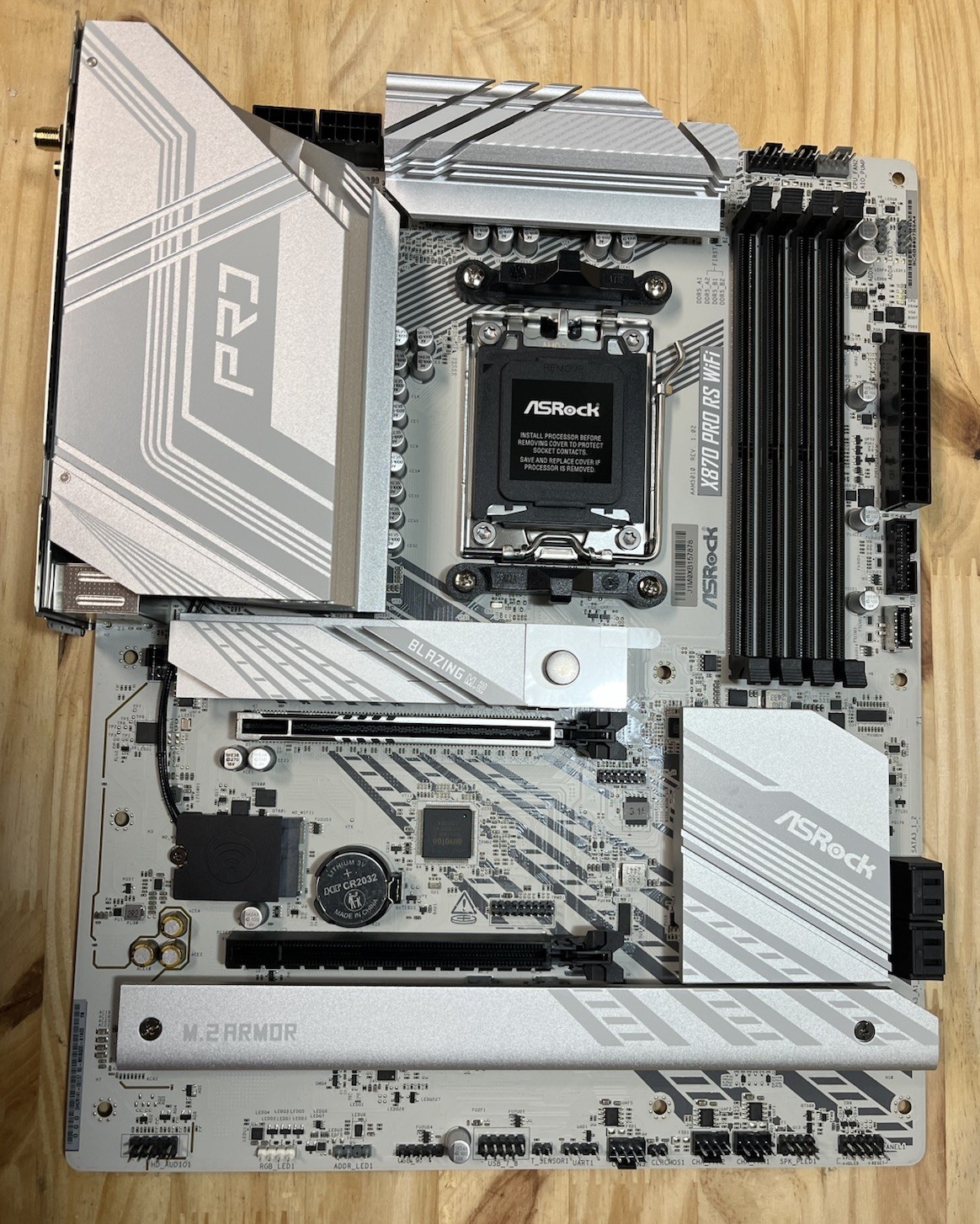 ASRock X870 PRO RS WiFi Motherboard ATX AM5 DDR5 | 90-MXBQ00-A0UAYZ