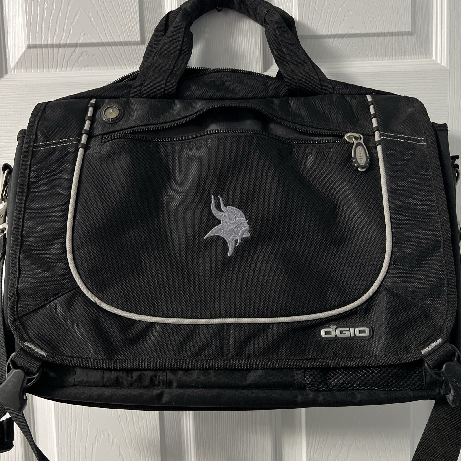 OGIO Street VIKINGS Laptop Computer Messenger Bag Mobile Office XL Contractor 28