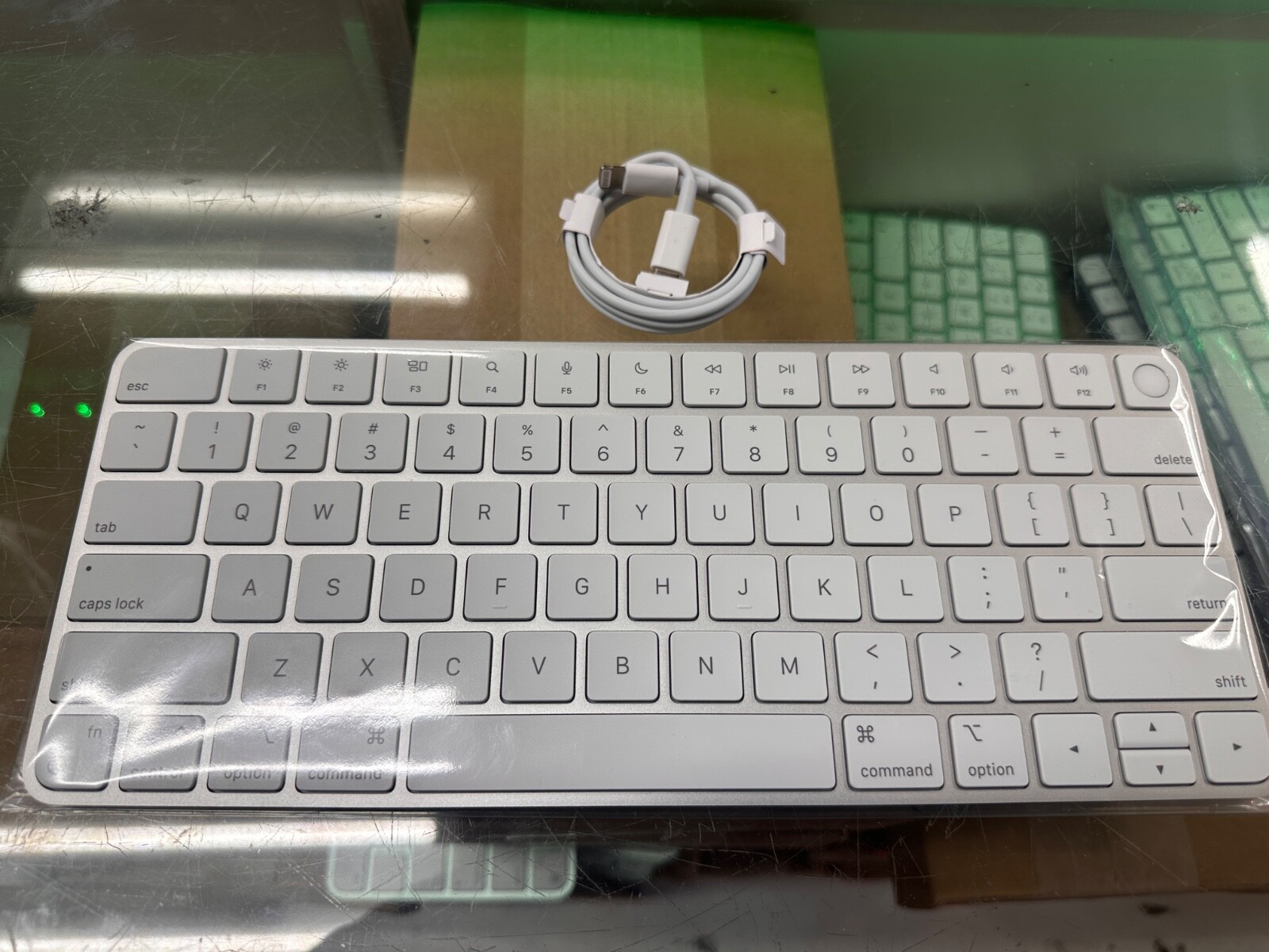 Genuine Apple Magic Keyboard w/ Touch ID for M1- Later Macs White /Silver A2449