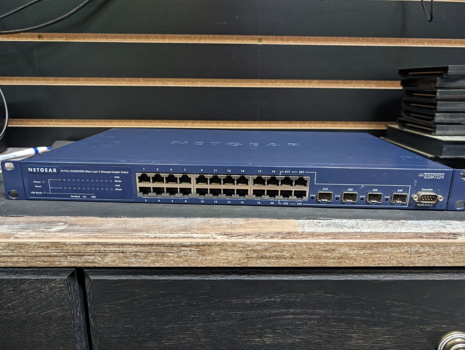 NetGear  ProSafe (GSM7224R100NAS) 24-Ports External Ethernet Switch