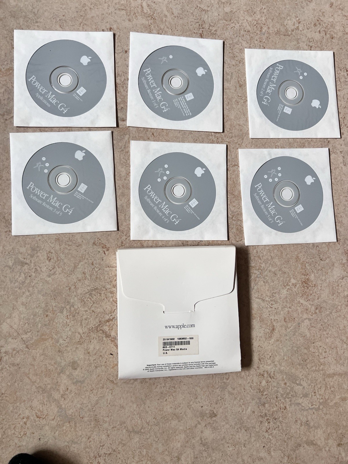 Apple Power Mac G4 Media Disc Set And Other apple Disc  Plus User’s guides