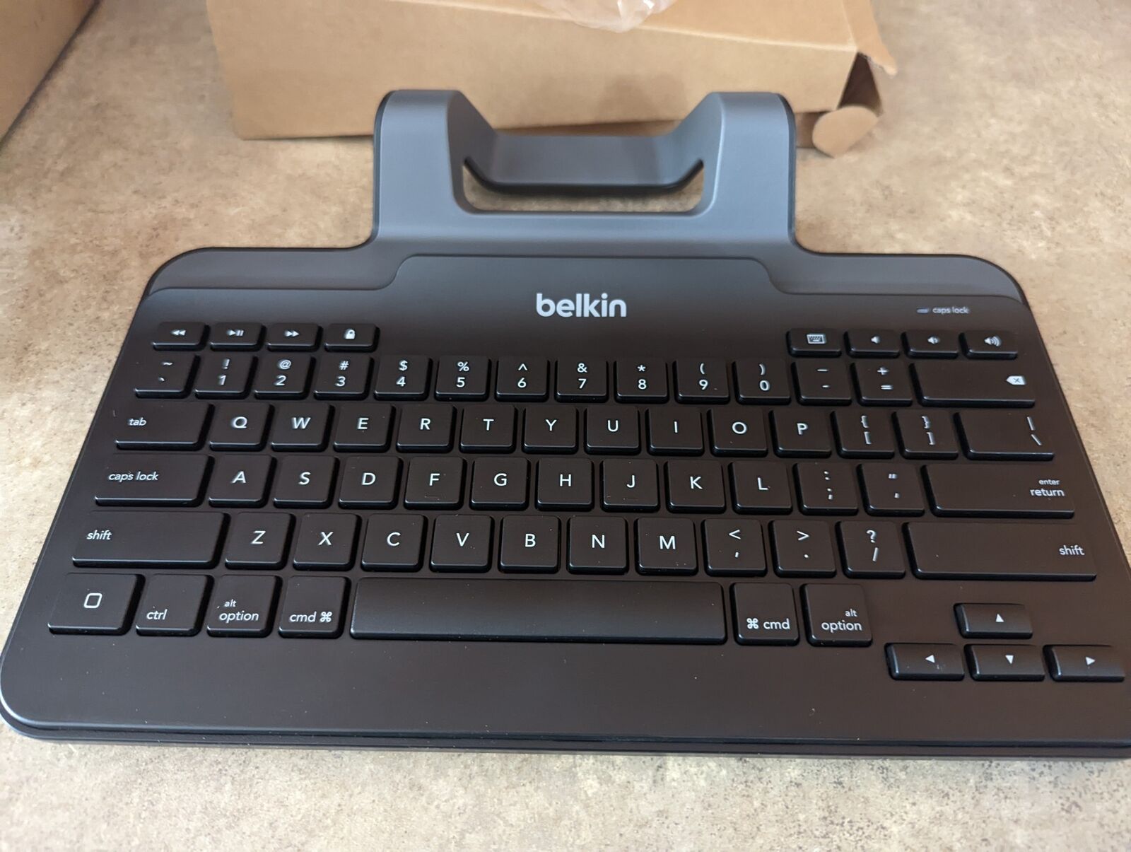 BELKIN B2B130 WIRED TABLET KEYBOARD WITH STAND WITH LIGHTNING CONNECTOR ULCT-30