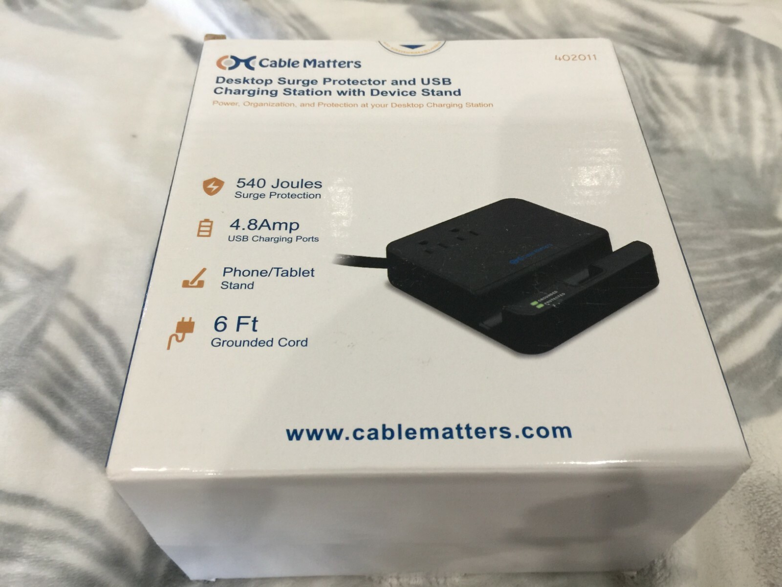 Cable Matters 2-Outlet Surge Protector with 4.8A 4-Port USB Charging Station