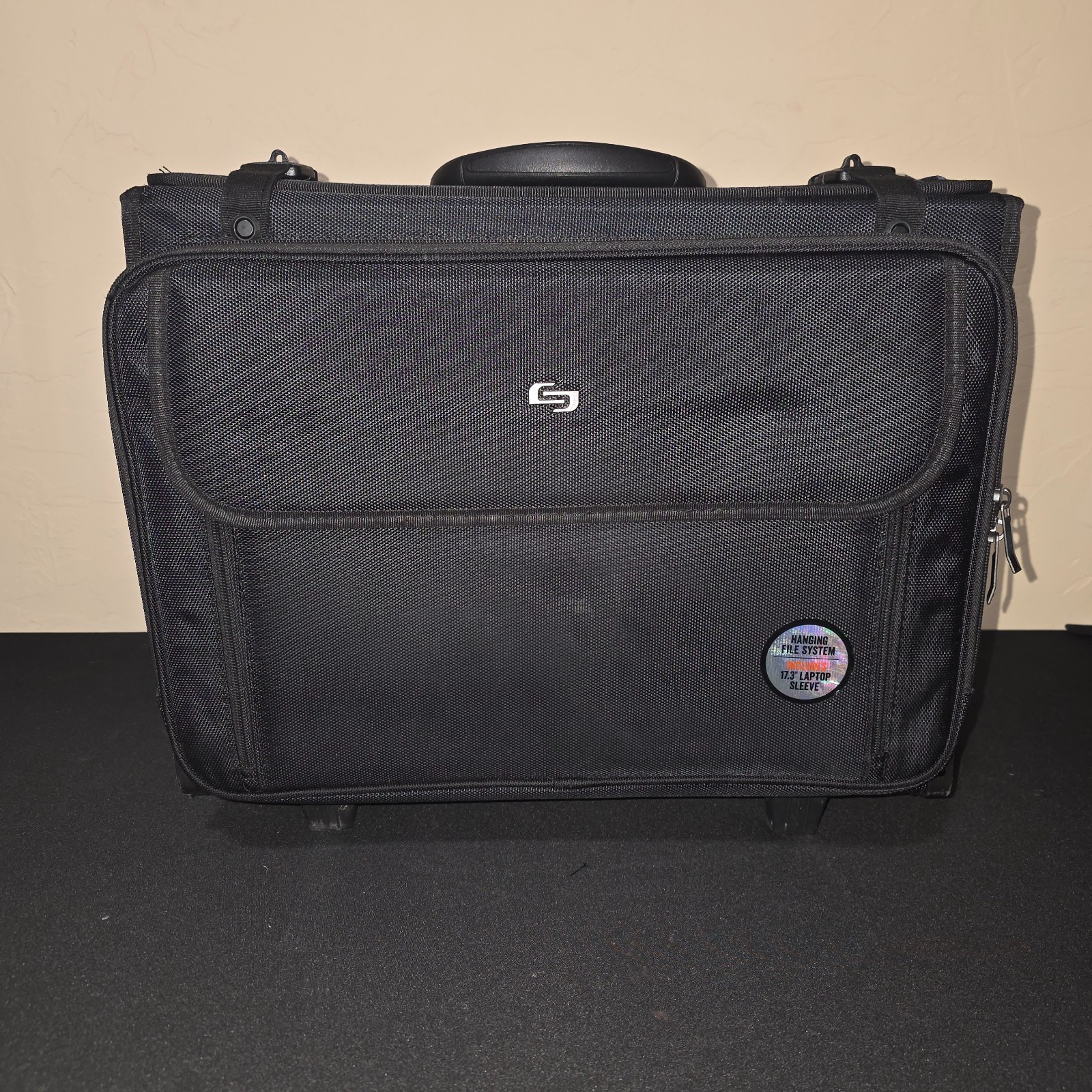 Solo New York Morgan Rolling Catalog Case with extending handle. 