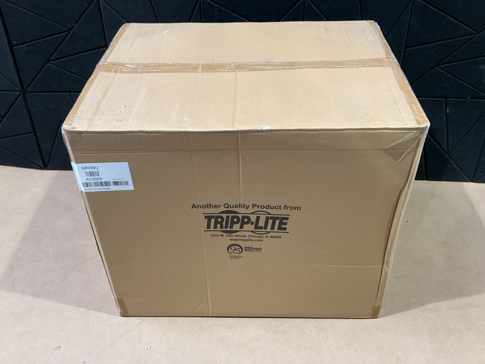 Tripp Lite SmartRack Wall Mount Server Rack 9U SRW9U 💚❤️💚❤️💚❤️ SEALED