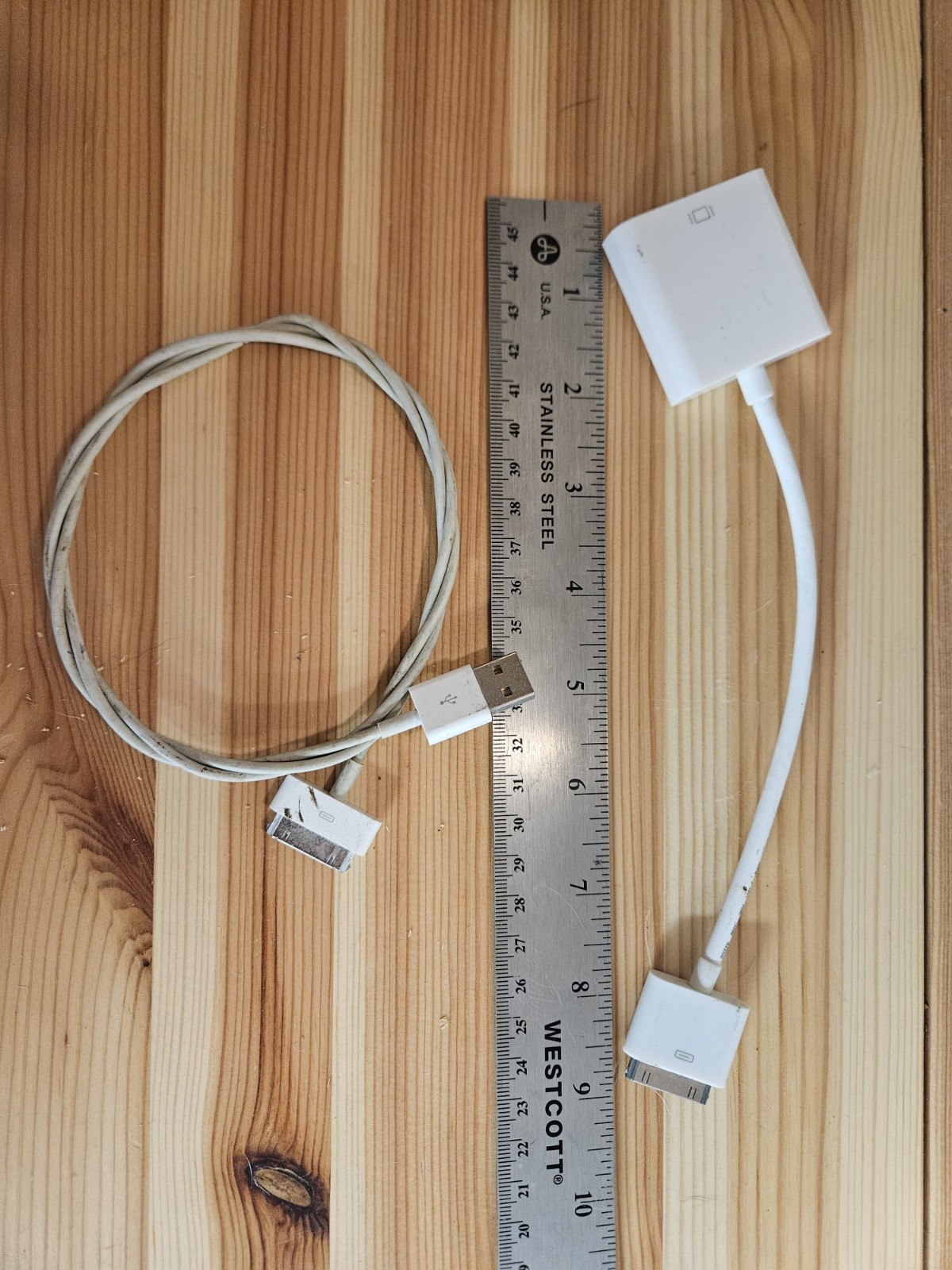 Apple A1368 30-Pin Connector to VGA Adapter for iPad iPhone, 30-Pin to USB-A