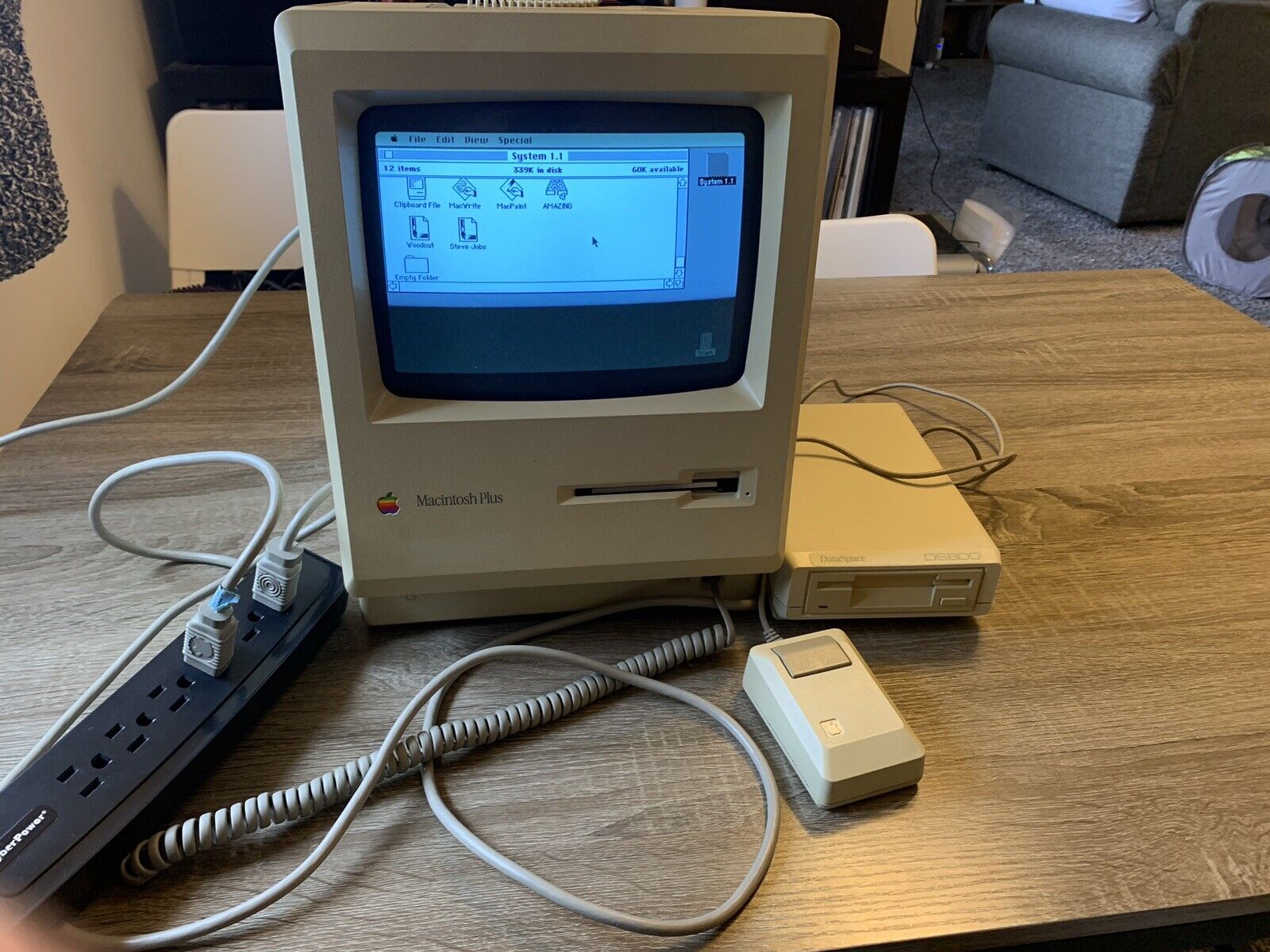 Macintosh Plus 1MD M0001A w/ System 1.1 Boot Disk DataSpace DS800, Apple Mouse