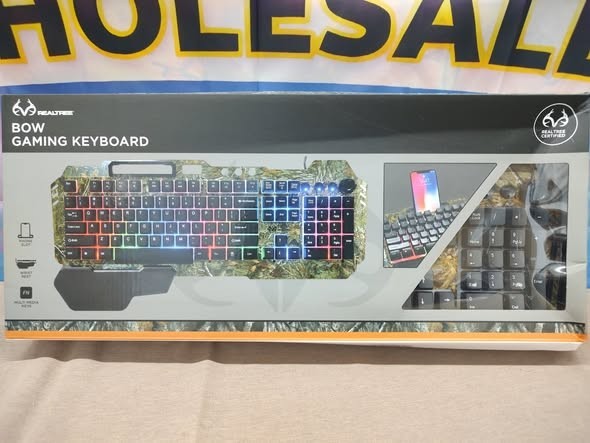Vivitar Realtree Bow GRLT1006 RGB Gaming Keyboard featuring a camo design