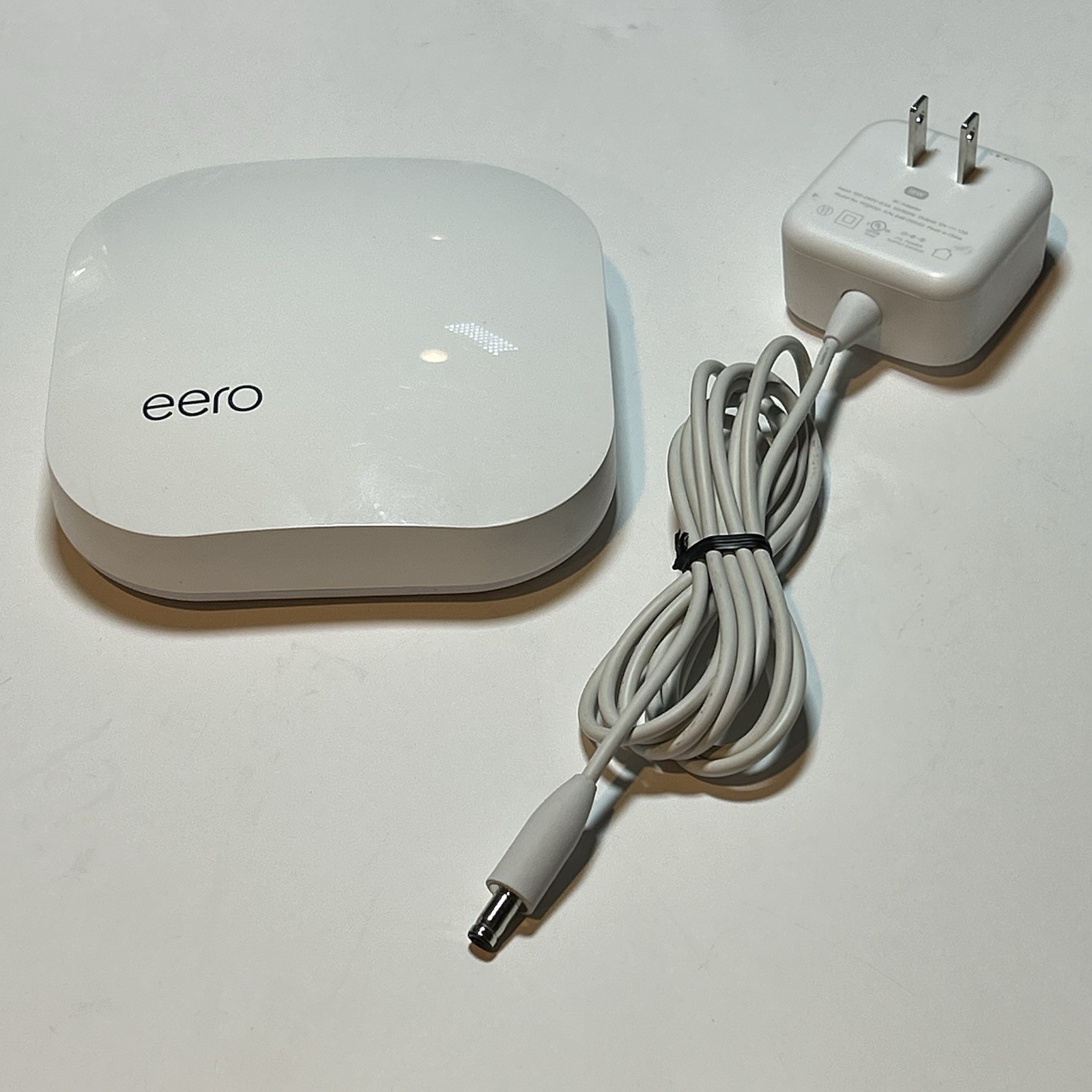 Eero 1st Generation Mesh Wi-Fi Dual Band  Router Model A010001