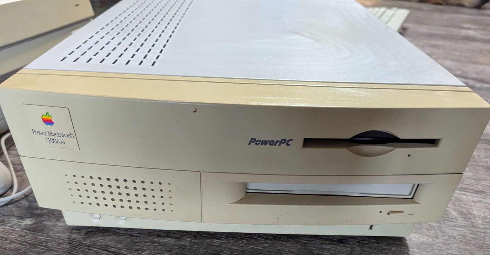 Apple Power Macintosh 7100/66 M2391 w/ Keyboard Mouse Powers On Chimes