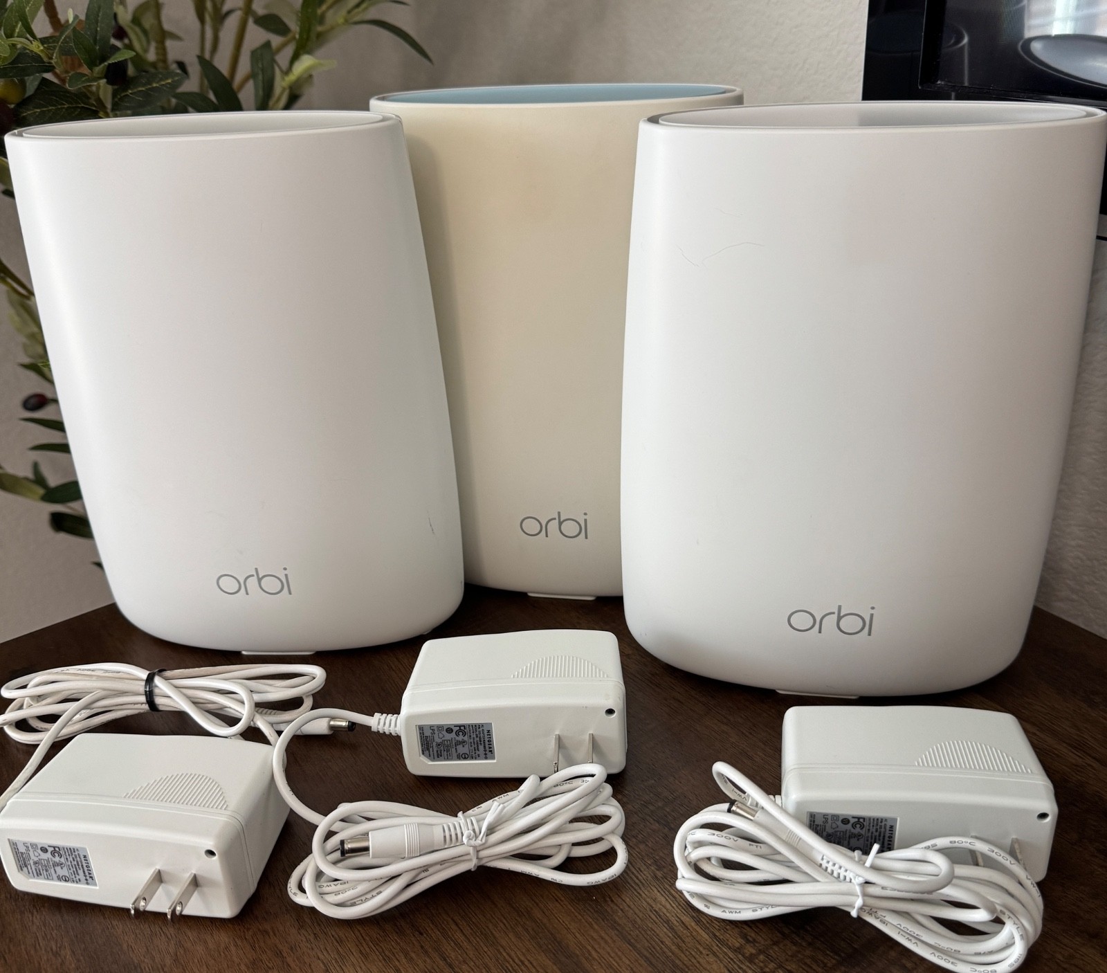 NETGEAR Orbi AC3000 Tri-Band Mesh WiFi System 3-Pack RBR50v2 + 2 RBS50v2