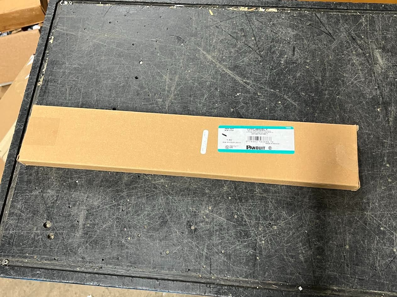 Panduit CPPL48WBLY Mini-Com Modular Patch Panel with Faceplate New open Box