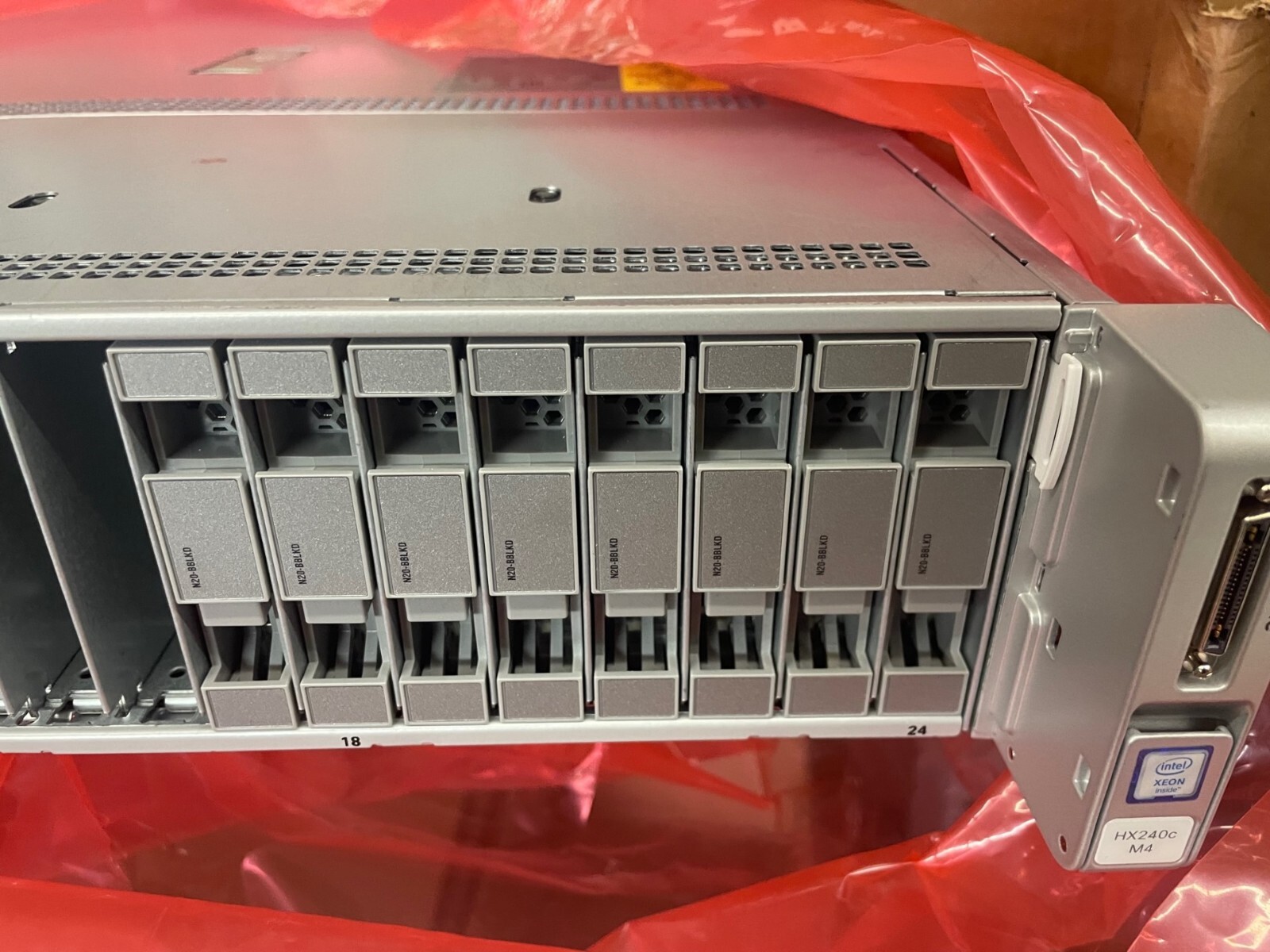 CISCO HX240C-M4SX HYPERFLEX 25 SFF  FULL CONFIG BELOW. NO MEMORY. INCL RAILS