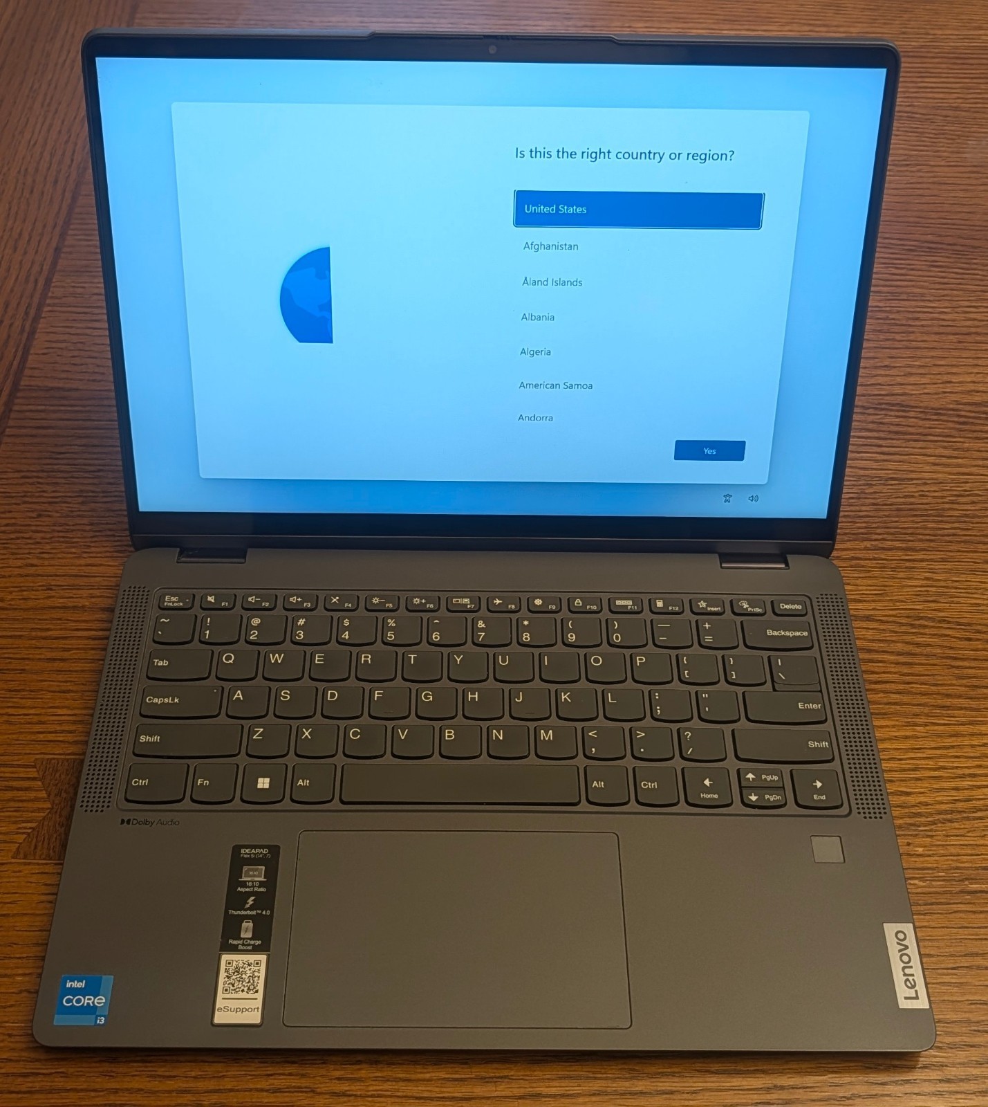 Used - Lenovo IdeaPad Flex 5 14IAU7 14" - Core i3-1215U - 8GB RAM / 256 GB SSD