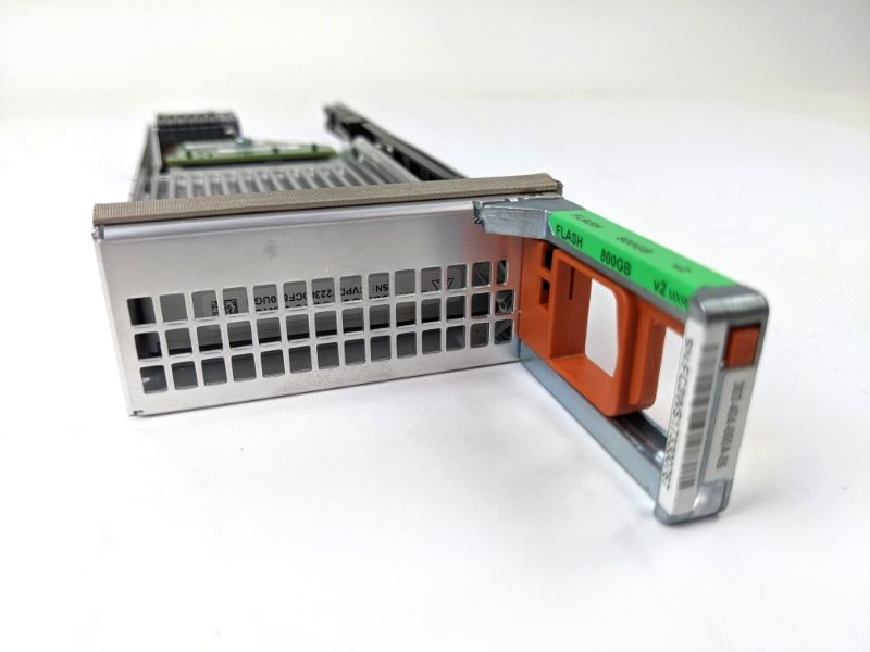 EMC 303-404-000A 800GB Flash V2 SLIC I/O Module