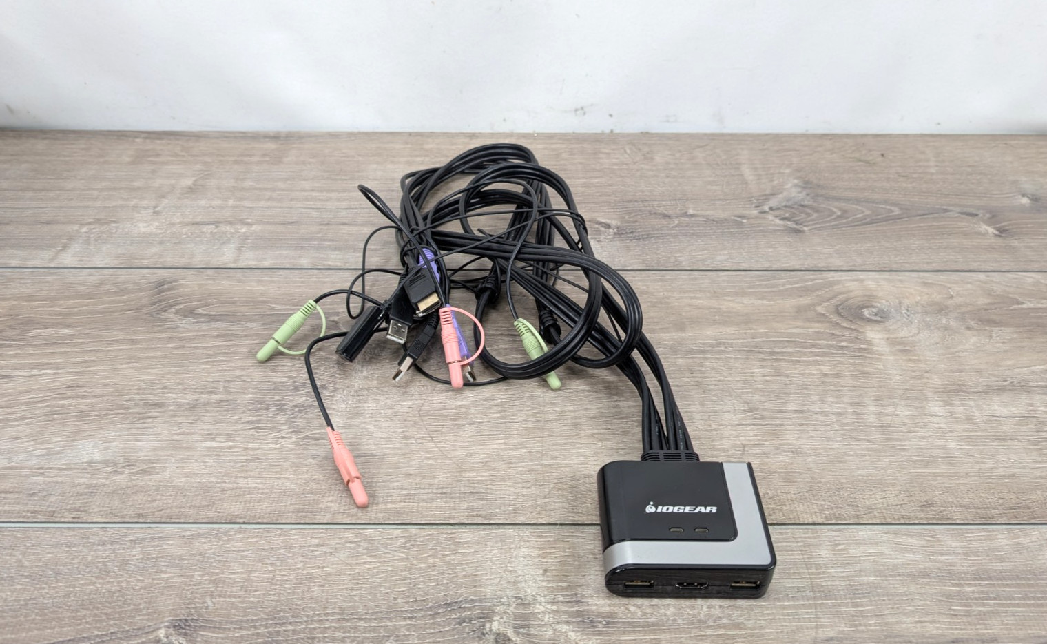 IOGEAR GCS62HU 2-Port HD KVM Switch HDMI, Mic & Two USB Ports, Audio Out