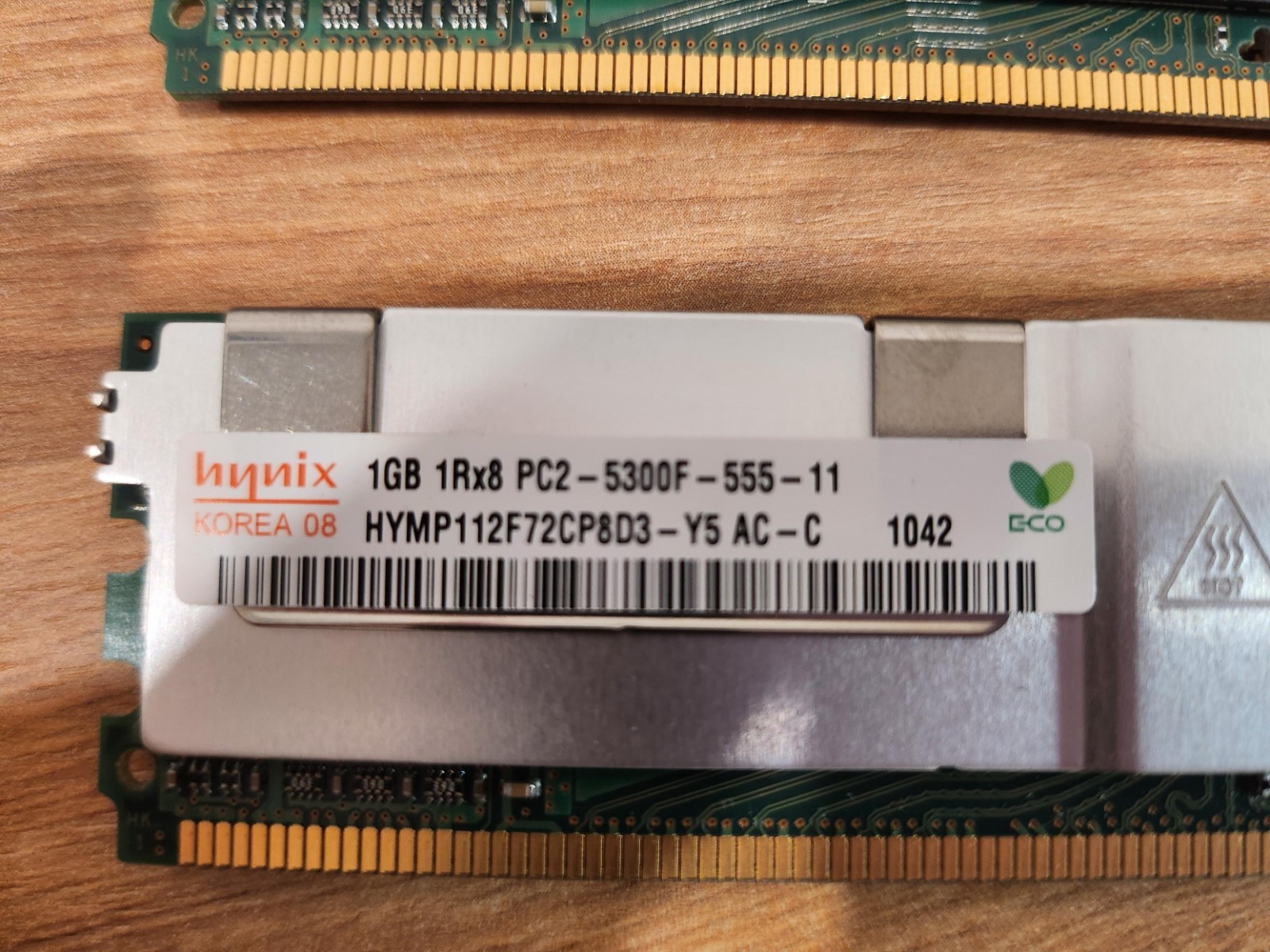 Hynix 1 GB DIMM DDR2 Memory (HYMP512F72BP8N3Y5) x2 (2GB Total)