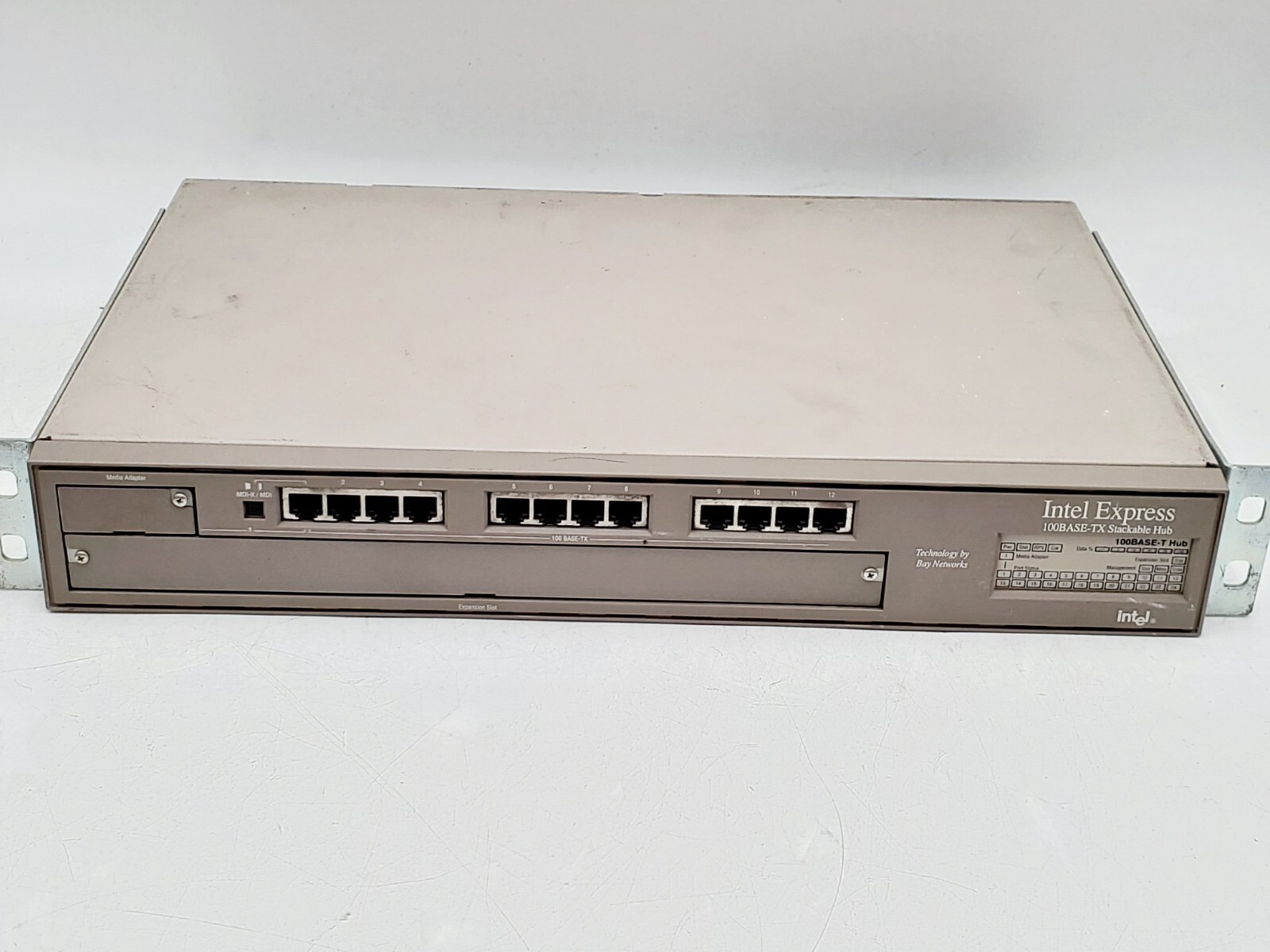 Intel Express Stackable Hub - Integrated 10BASE-T/100BASE-TX Ethernet Controller