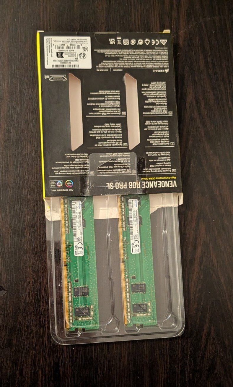 RAM DDR4 8GB (Two 4GB sticks) Samsung PC4-2400T UDIMM - 2400MHz - Tested