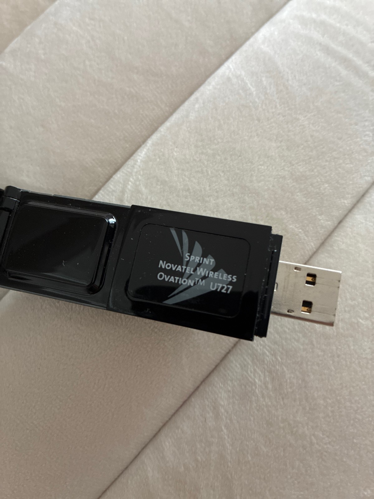 Sprint Novatel Wireless Ovation U727 USB Modem Mobile Broadband + clip + cable