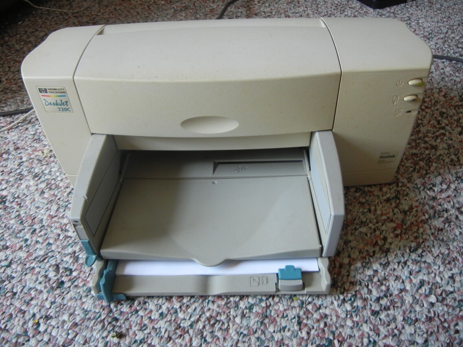 Vintage HP DeskJet 720C Printer with Centronics Printer Cable (light flashing)