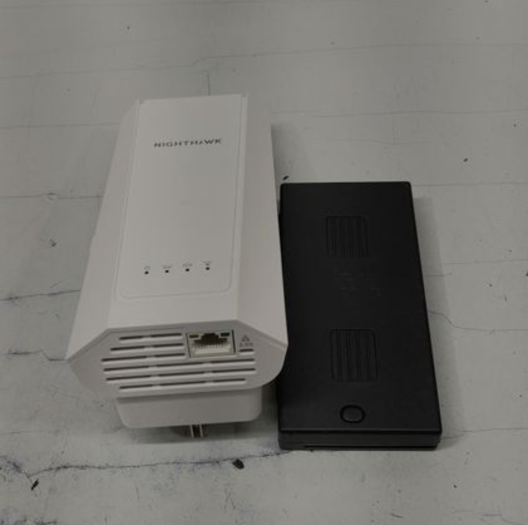 NETGEAR Nighthawk WiFi 7 Extender EXS27, Adds up to 1,500 sq. ft., 5 Gbps